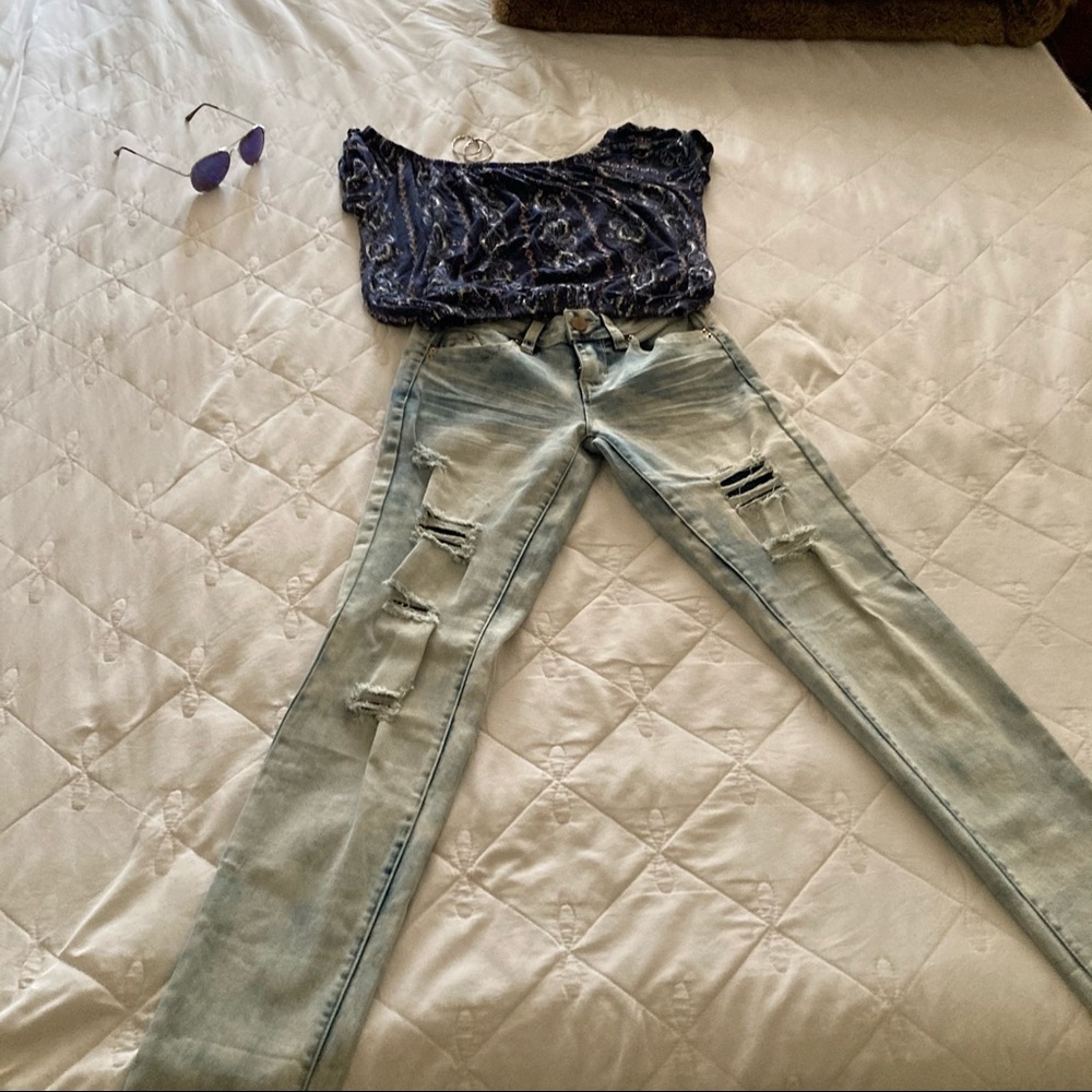 Distressed light wash jeans with butt enhancement